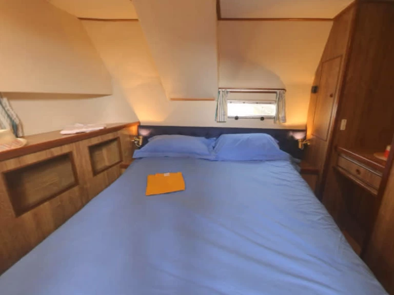 Le Boat Countess charter bareboat or captained in  Benson