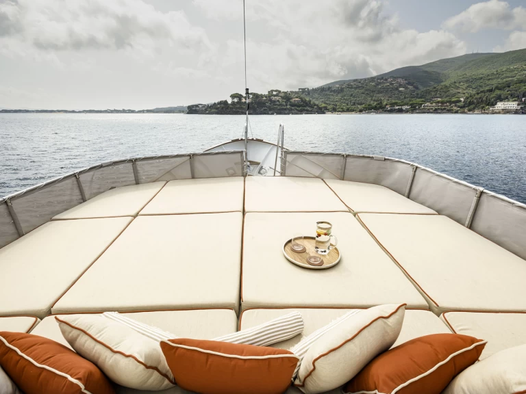 Yacht charter Castellammare di Stabia cheap Pacific Class 85