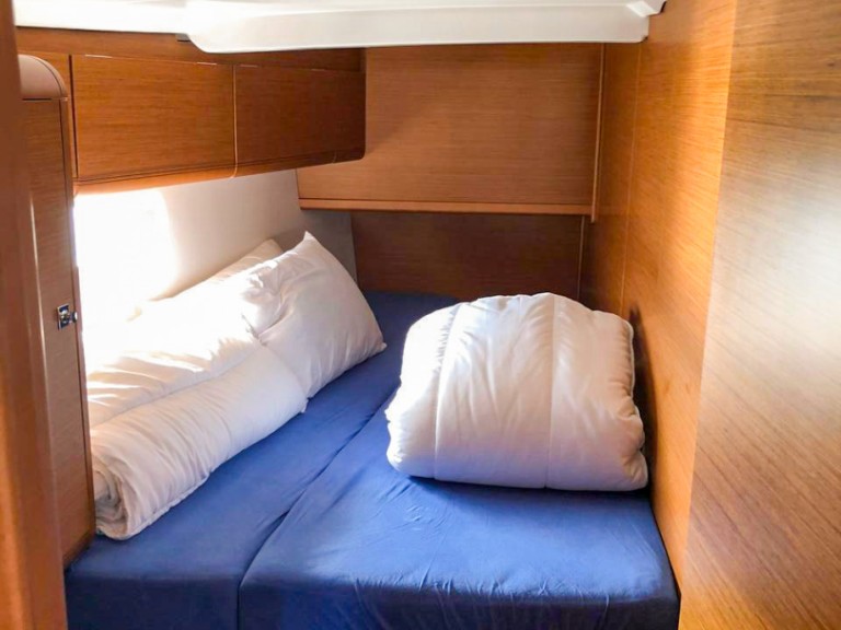 Sailboat for rent Pálairos at the best price