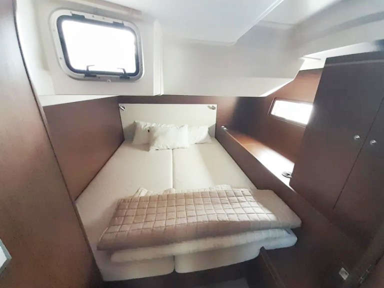 Yacht charter Alimos cheap Oceanis 51.1