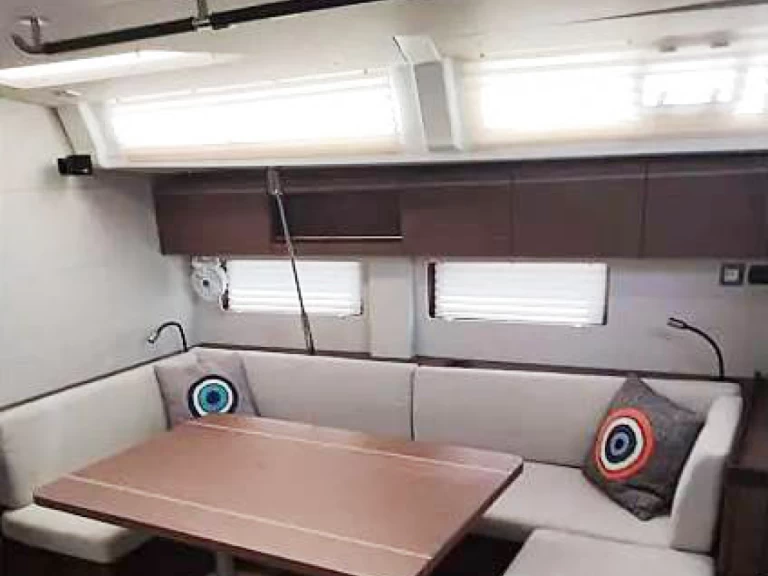 Sailboat rental with or without captain Bénéteau Alimos