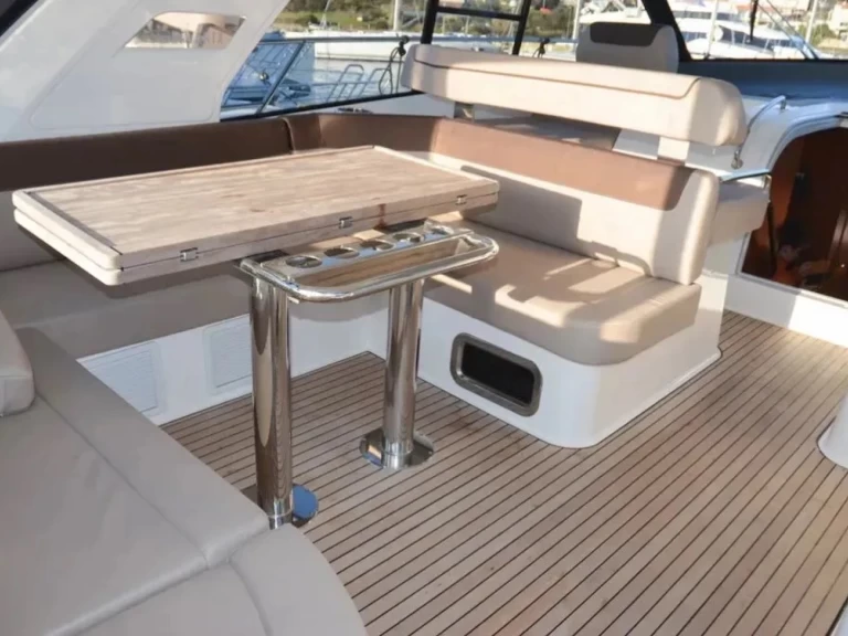 Bareboat Rental Motorboat Bavaria with a boat licence