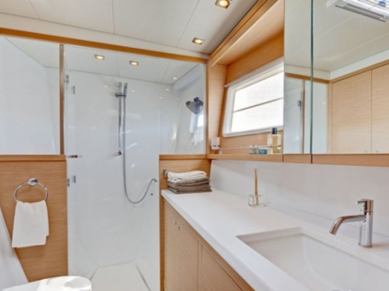 Catamaran for rent Lávrio at the best price