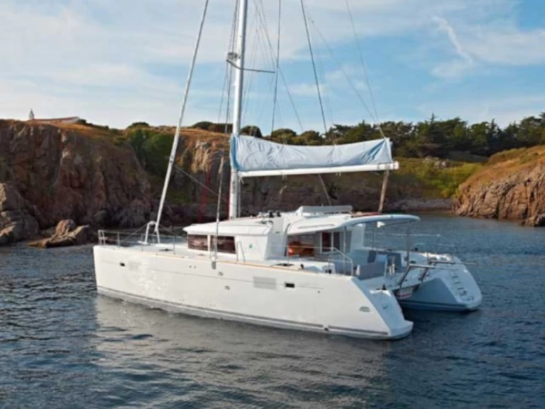 Catamaran rental in Lávrio - Lagoon Lagoon 450 F