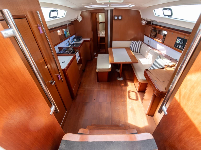 Bénéteau Oceanis 43 in Kavála on SamBoat