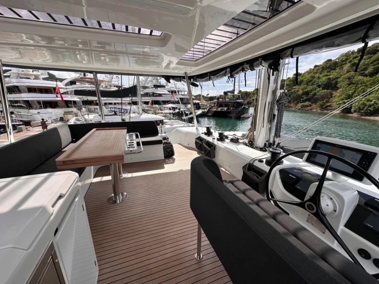 Catamaran rental in Saint George's - Lagoon Lagoon 55