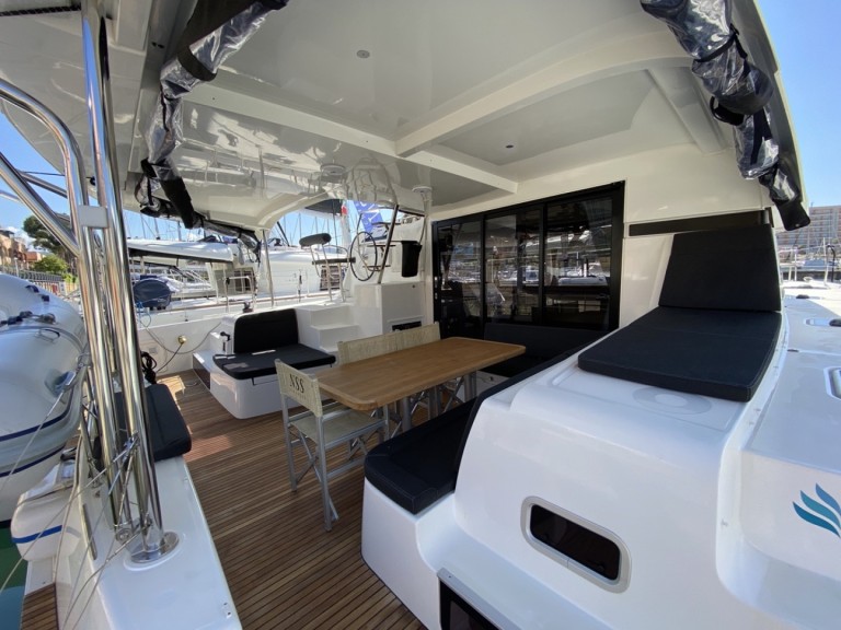 Catamaran for rent Cugnana Verde at the best price