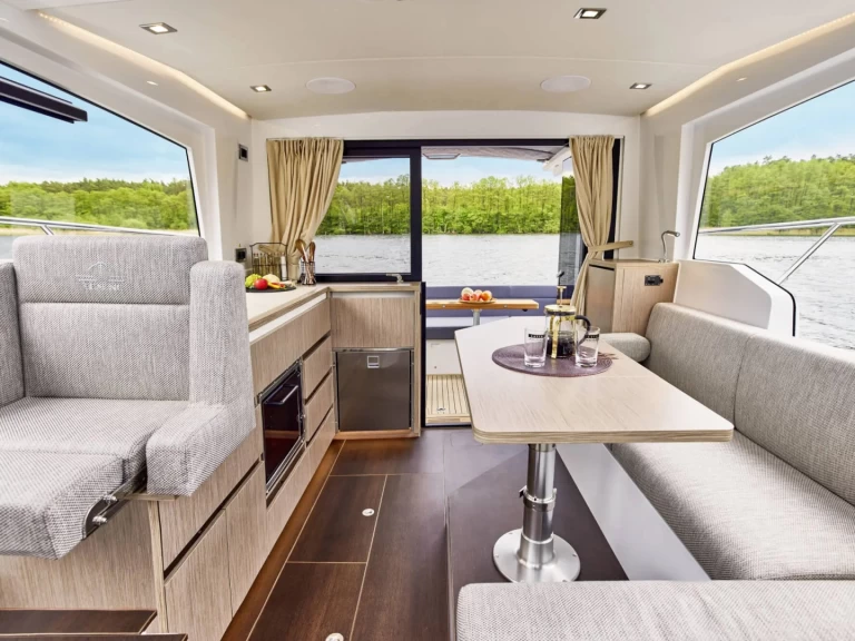 Rent a Sealine Sealine C335 Biograd na Moru