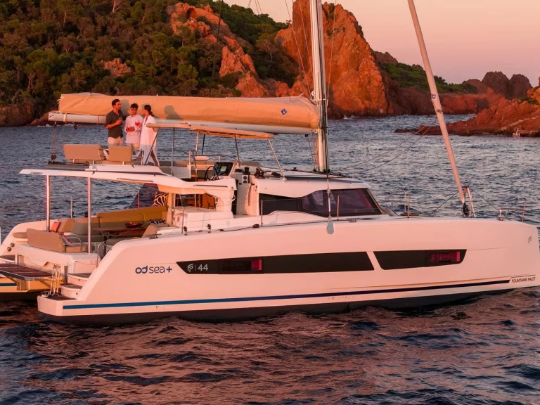 Catamaran rental in Alimos - Fountaine Pajot Fountaine Pajot FP 44 Quatuor - 4 + 2 cab.
