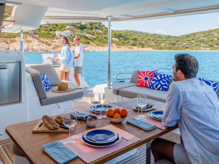 Boat rental Fountaine Pajot Fountaine Pajot FP 44 Quatuor - 4 + 2 cab. in Alimos on Samboat