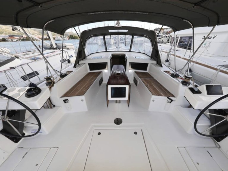 Sailboat for rent Seget Donji at the best price