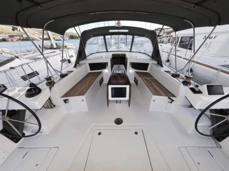 Sailboat for rent Seget Donji at the best price