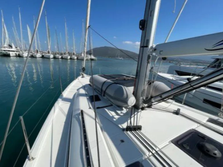 Rent a Bénéteau Oceanis 40.1 Lefkáda
