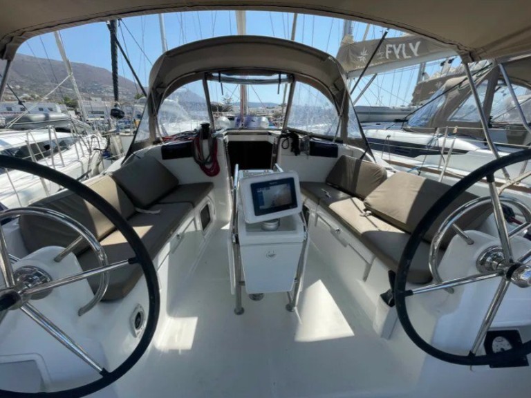 Boat rental Jeanneau Sun Odyssey 419 in Paros (Island) on Samboat