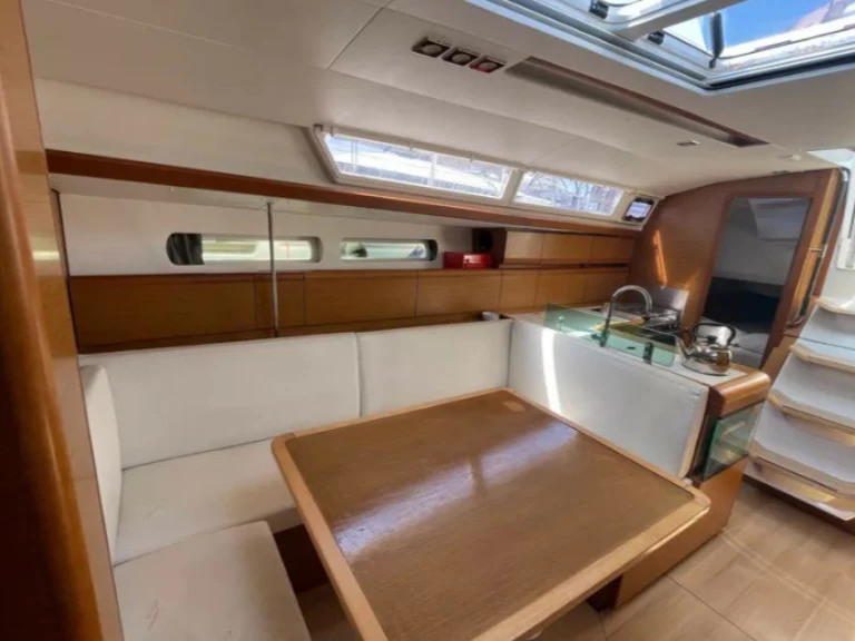 Sailboat rental with or without captain Jeanneau Paros (Island)