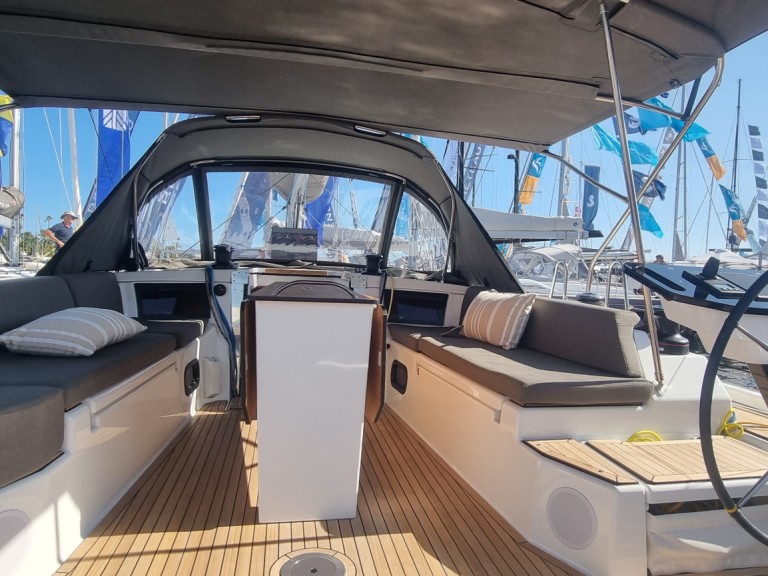Yacht charter Golfe-Juan cheap Dufour 44