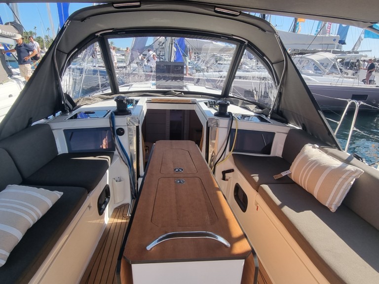 Sailboat rental in Golfe-Juan - Dufour Dufour 44