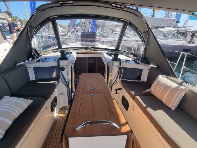 Sailboat rental in Golfe-Juan - Dufour Dufour 44