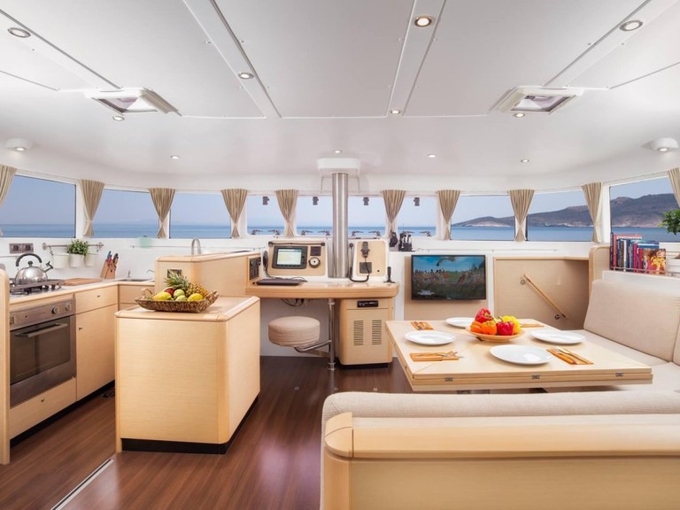 Yacht charter Lávrio cheap Lagoon 500