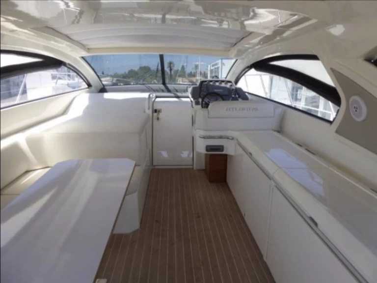 Bareboat Rental Motorboat Azimut with a boat licence