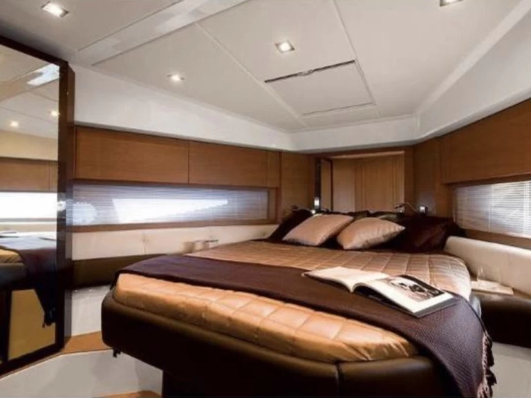 Azimut Atlantis 48 in Port de Saint Tropez on SamBoat