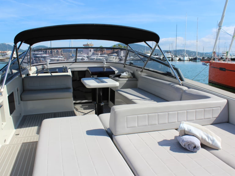 Motorboat for rent Port de Saint Tropez at the best price