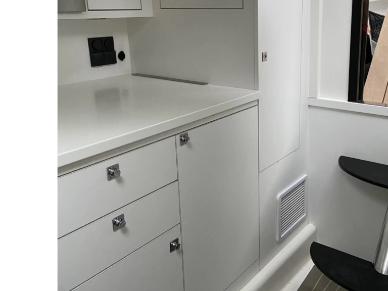 Yacht charter Port de Saint Tropez cheap VanDutch 40