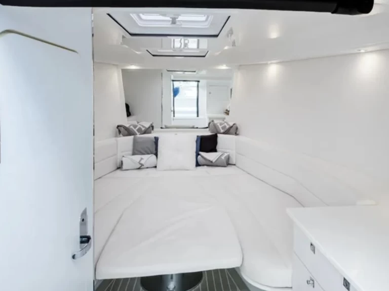 Motorboat rental in Port de Saint Tropez - VanDutch VanDutch 40