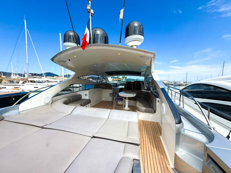 Motorboat rental with or without captain persing Port de Saint Tropez