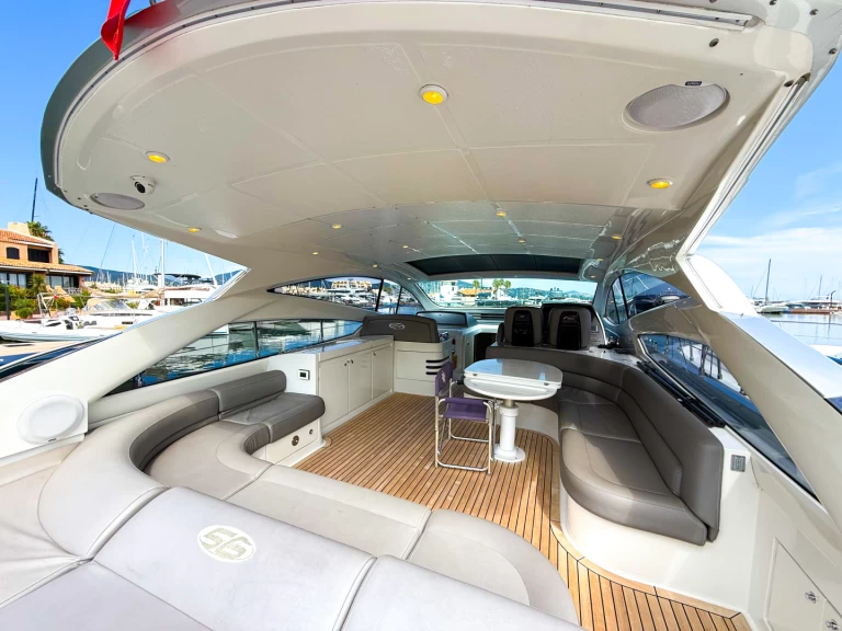 Bareboat Rental Motorboat persing with a boat licence