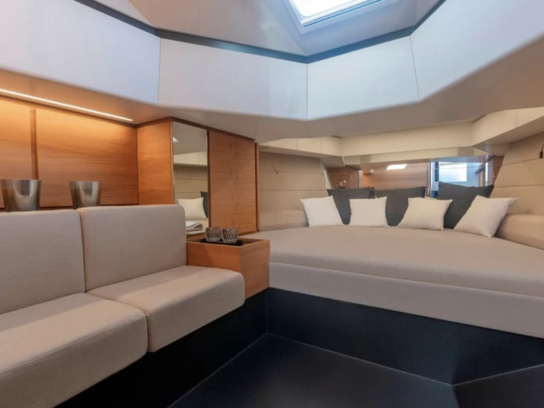 Motorboat for rent Port de Saint Tropez at the best price