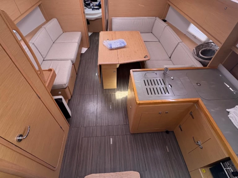 Yacht charter Hyères cheap DUFOUR 390