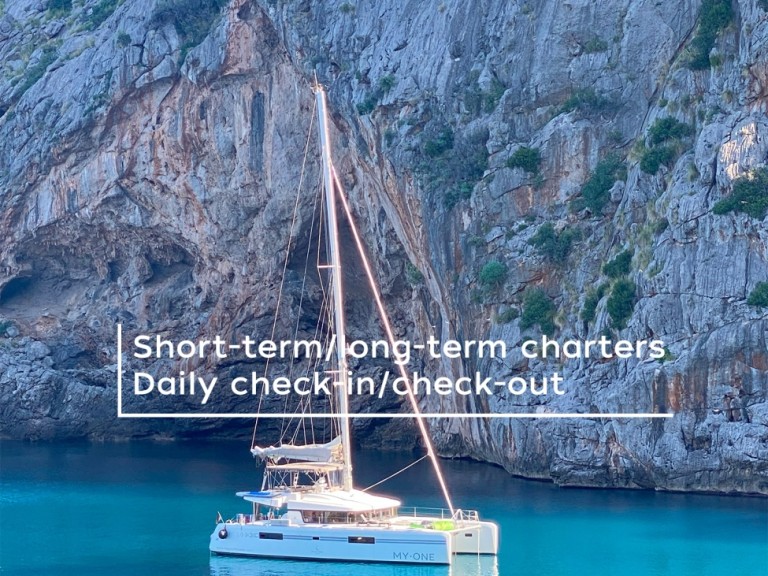 Boat rental Lagoon Lagoon 52 F in Cagliari on Samboat