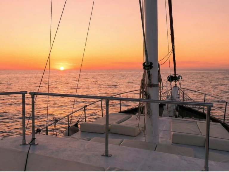 Luxury Yacht for rent Castellammare del Golfo at the best price