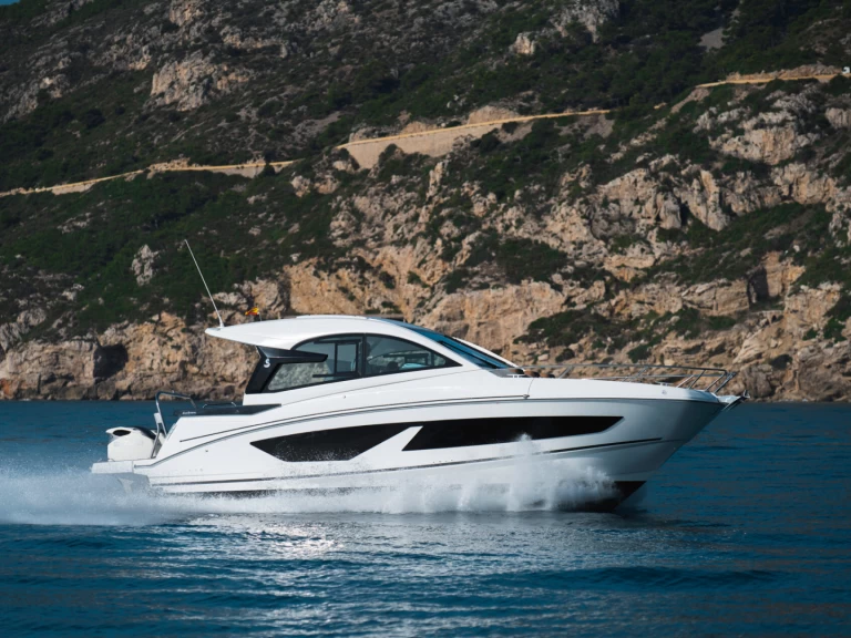 Motorboat for rent Barcelona at the best price