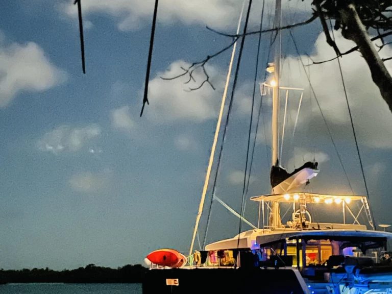 Boat rental Lagoon Ventana al Mar in Belize City on Samboat