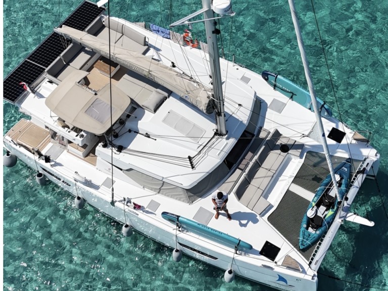 Catamaran rental in Port de Bormes-les-Mimosas - Fountaine Pajot Elba 45