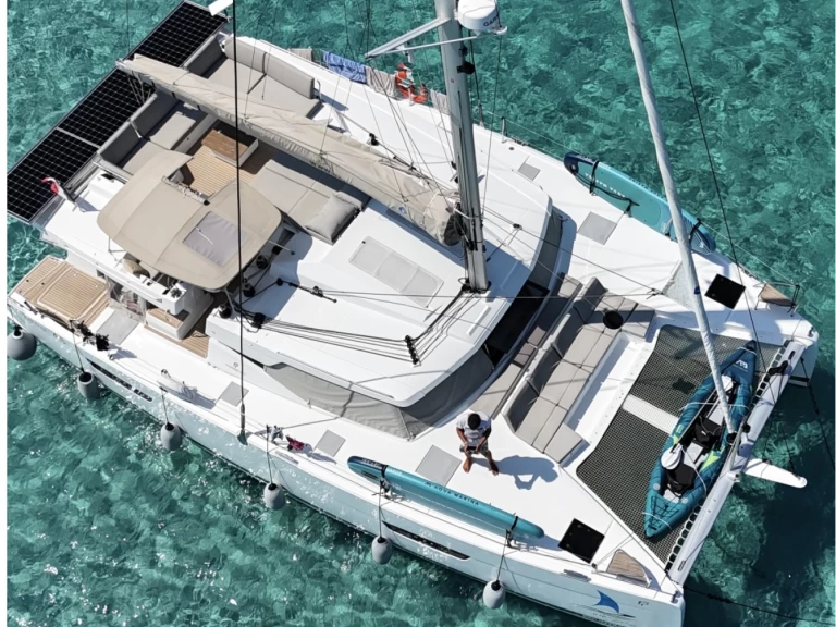 Catamaran rental in Port de Bormes-les-Mimosas - Fountaine Pajot Elba 45