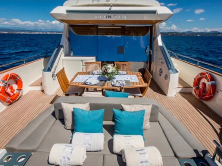Aicon 72 SL in Saint-Tropez on SamBoat