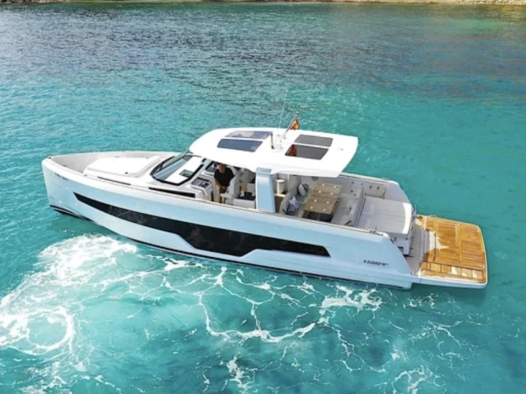 Motorboat for rent Port de Saint Tropez at the best price