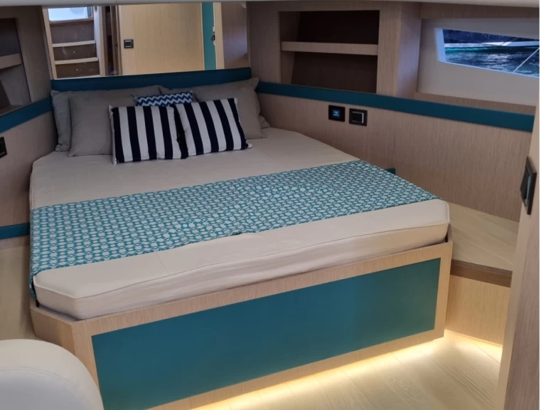 Motorboat rental with or without captain Apreamare Port de Saint Tropez