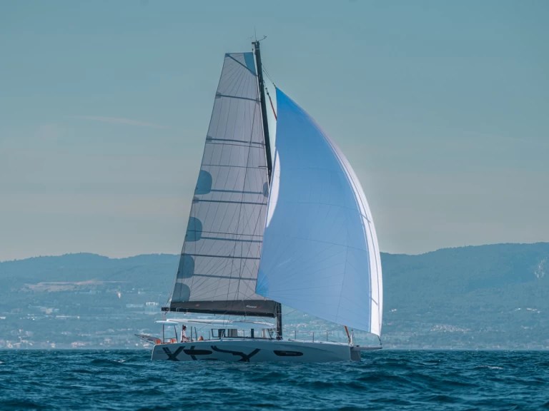 Excess Excess 13 - 4 + 1 cab. in Alimos on SamBoat