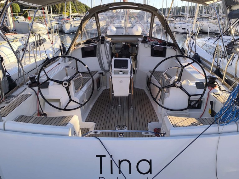 Sailboat rental with or without captain Jeanneau Pula