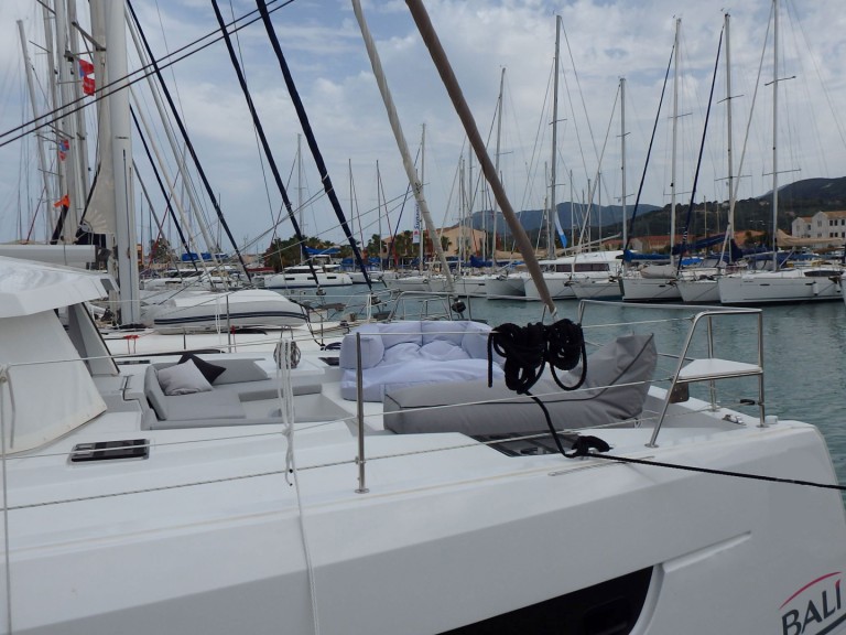 Catamaran for rent Nikiána at the best price