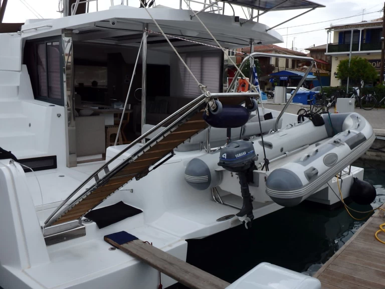 Bali Bali 4.2 charter bareboat or captained in  Nikiána