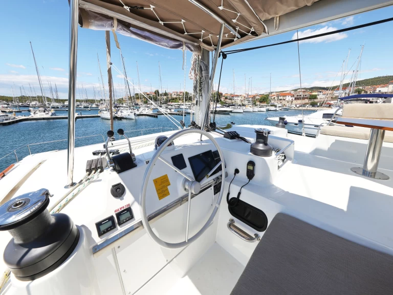 Catamaran rental in Šibenik - Bali Bali 4.4