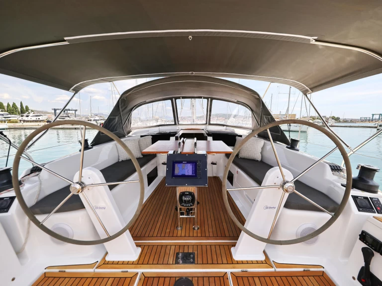 Rent a Hanse Hanse 418 Seget Donji