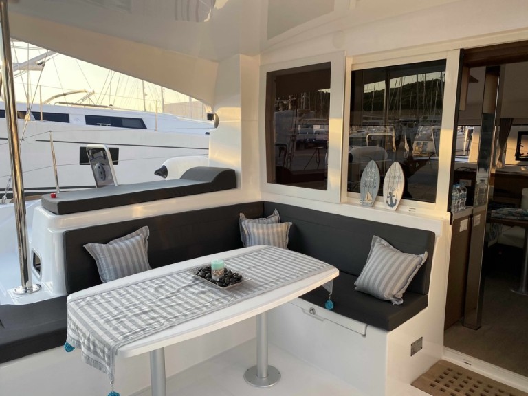 Yacht charter Paros (Island) cheap Lagoon 40