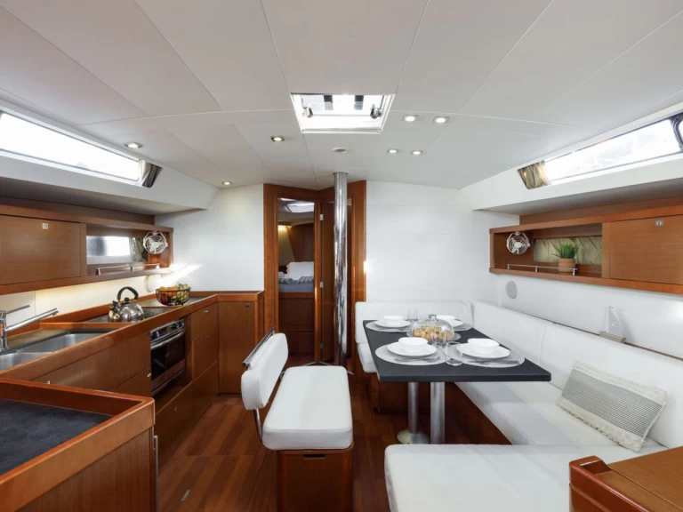 Rent a Bénéteau Oceanis 45 Kos