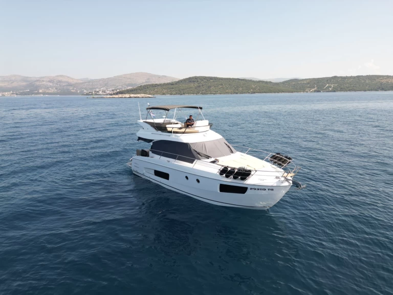 Luxury Yacht rental in Trogir - Bavaria Virtess 420 Fly